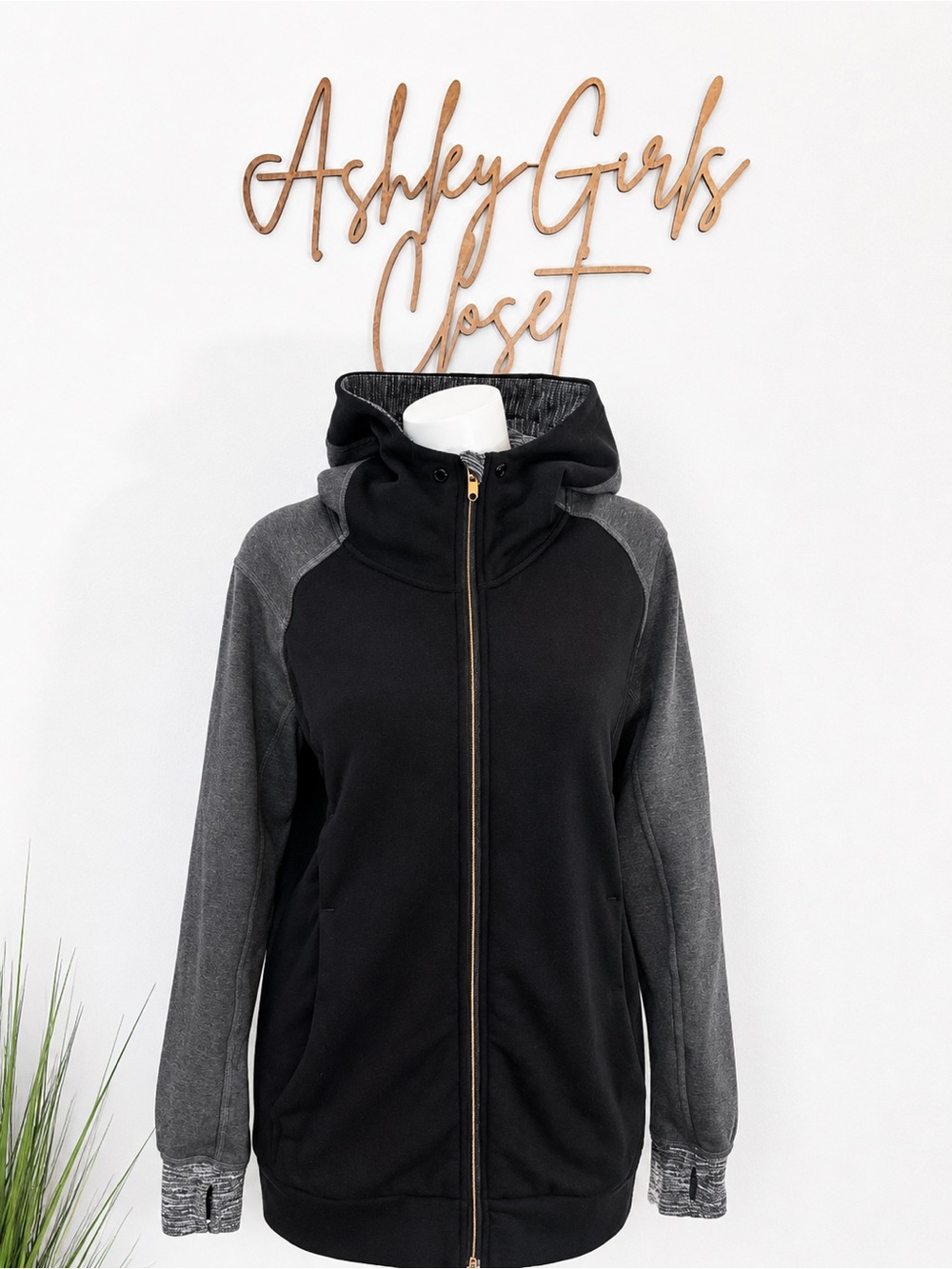 Lululemon Black Gray Full Zip Hooded Jacket Thumbhole Cuffs Medium